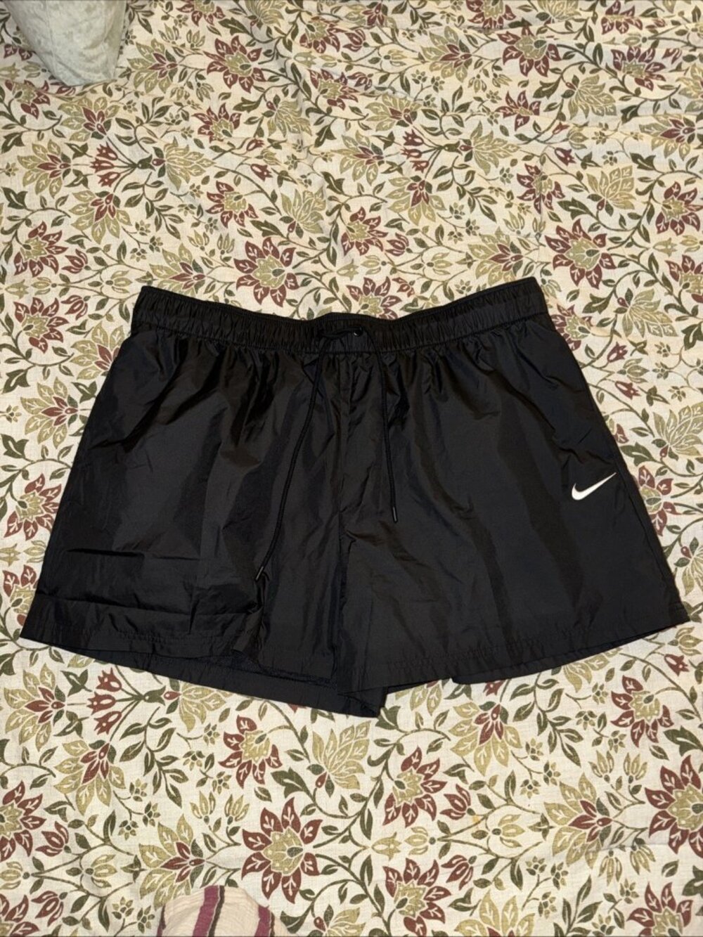 Nike Women's Woven Shorts Standard Fit Mid Rise 5" Length Black Size XL
